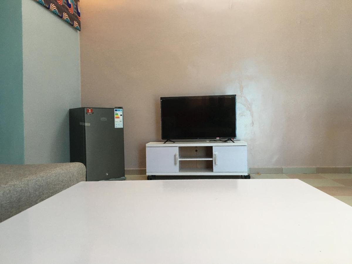 Residence Maryhouse - Free Breakfast And Taxi From Airport Cotonou Bagian luar foto