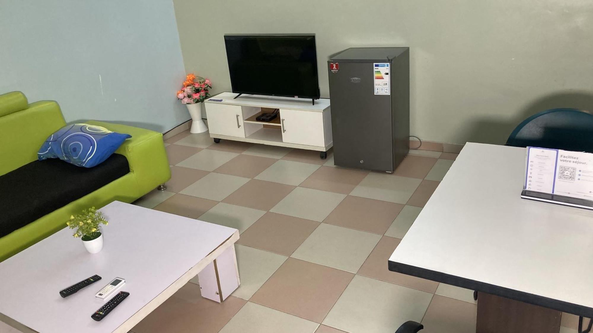 Residence Maryhouse - Free Breakfast And Taxi From Airport Cotonou Bagian luar foto